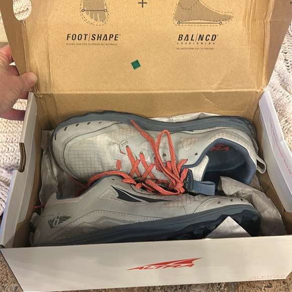 Altra Lone Peak Trail Running Shoes - like new! Mens 9 - Picture 10 of 10